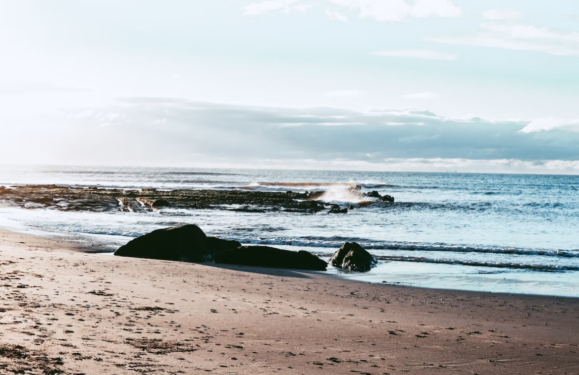 no-lifeguards-to-patrol-exmouth-beach-on-weekdays-until-late-may